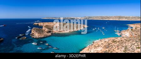Luftpanorama der Blauen Lagune auf Comino Island, Malta, mittags Stockfoto