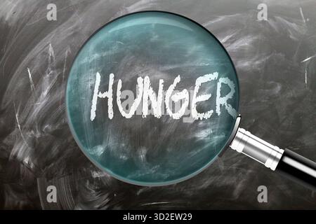 Hunger - Lernen, studieren und untersuchen. Einen genaueren Blick auf den Hunger werfen. Eine Lupe, die das Wort "Hunger" auf einer Tafel vergrößert Stockfoto