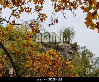 Der Park Buttes-Chaumont im Herbst, Paris, Frankreich Stockfoto