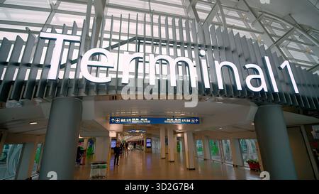 SEOUL, SÜDKOREA - 11. OKTOBER. 2025 - Eingang zum Incheon International Airport Terminal 1, ein moderner Verkehrsknotenpunkt für Reisende Stockfoto