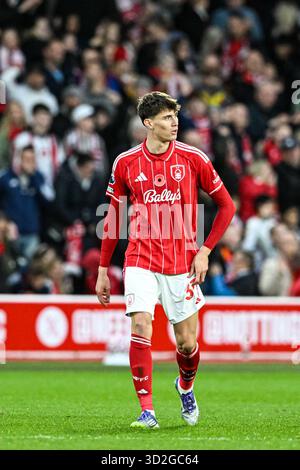 The City Ground, Nottingham, Großbritannien. November 2025. Premier League Football, Nottingham Forest gegen Manchester United; Nicolo Savona aus Nottingham Forest feiert nach einem Treffer in der 50. Minute und erzielte das Ergebnis 2-1 Credit: Action Plus Sports/Alamy Live News Stockfoto