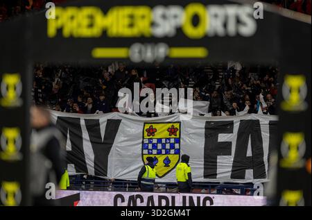 Hampden Park, Glasgow, Großbritannien. November 2025. Halbfinale des schottischen Premier Sports Cup, Motherwell gegen St Mirren; Fans von St. mirren zeigen den Titel Action Plus Sports/Alamy Live News Stockfoto