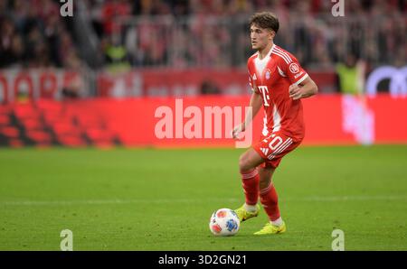 Tom Bischof (Bayern) München, 1. November 2025, Fußball, Bundesliga, FC Bayern München - Bayer 04 Leverkusen Stockfoto