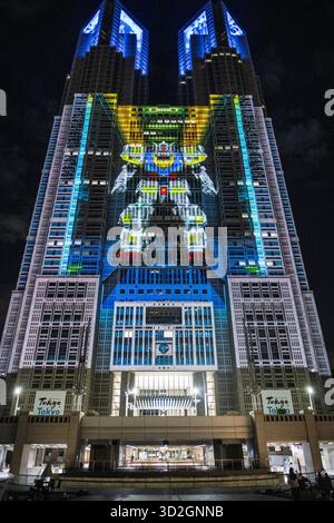 Tokyo Projection Mapping Project: Night & Light: Tokyo Gundam in der Zukunft. Metropolitan Government Plaza. Japan Stockfoto