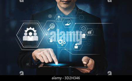 Unternehmensmanagementsystem, das Teamarbeit, Produktivität und Planung anzeigt. Management unterstützt Ziele, Management verfolgt Fortschritte, Management verbessert Tee Stockfoto