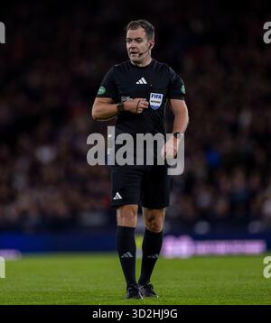 Hampden Park, Glasgow, Großbritannien. November 2025. Halbfinale des schottischen Premier Sports Cup, Motherwell gegen St Mirren; Schiedsrichter Don Robertson Credit: Action Plus Sports/Alamy Live News Stockfoto