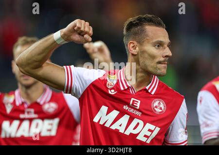 Österreichisches Bundesliga-Fußballspiel zwischen Grazer AK 1902 und SCR Altach. Dynamische Spielmomente, Emotionen, Teamaction und Stadionatmosphäre in hochwertigen professionellen Bildern. Stockfoto