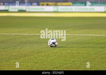 Österreichisches Bundesliga-Fußballspiel zwischen Grazer AK 1902 und SCR Altach. Dynamische Spielmomente, Emotionen, Teamaction und Stadionatmosphäre in hochwertigen professionellen Bildern. Stockfoto