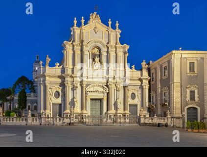 Kathedrale Sant'Agata bei Nacht, Piazza Duomo, Catania, Provinz Catania, Sizilien, Italien Stockfoto