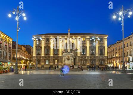 Piazza Duomo bei Nacht, Catania, Provinz Catania, Sizilien, Italien Stockfoto
