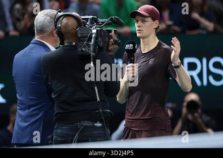 Nanterre, Frankreich. November 2025. Jannik Sinner of Italy während des 6. Tages des Rolex Paris Masters 2025, ATP Masters 1000 Tennisturniers am 1. November 2025 in der Paris La Defense Arena in Nanterre bei Paris, Frankreich - Foto Jean Catuffe/DPPI Credit: DPPI Media/Alamy Live News Stockfoto