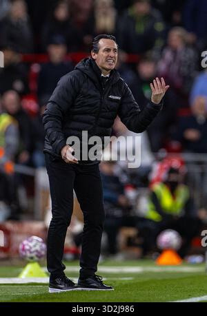 (251102) -- LIVERPOOL, 2. November 2025 (Xinhua) -- Aston Villas Cheftrainer Unai Emery Gesten während des englischen Premier League Spiels zwischen Liverpool FC und Aston Villa FC in Liverpool, Großbritannien, am 1. November 2025. (XINHUA) NUR FÜR REDAKTIONELLE ZWECKE. NICHT ZUM VERKAUF FÜR MARKETING- ODER WERBEKAMPAGNEN. KEINE VERWENDUNG MIT NICHT AUTORISIERTEN AUDIO-, VIDEO-, DATEN-, REGALLISTEN, CLUB-/LEAGUE-LOGOS ODER LIVE-DIENSTEN. ONLINE-IN-MATCH-NUTZUNG AUF 45 BILDER BESCHRÄNKT, KEINE VIDETEMULATION. KEINE VERWENDUNG BEI WETTEN, SPIELEN ODER PUBLIKATIONEN FÜR EINZELNE CLUBS/LIGA/SPIELER. Stockfoto