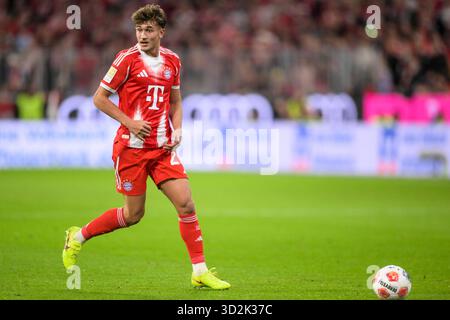 Tom Bischof (Bayern) München, 1. November 2025, Fußball, Bundesliga, FC Bayern München - Bayer 04 Leverkusen Stockfoto