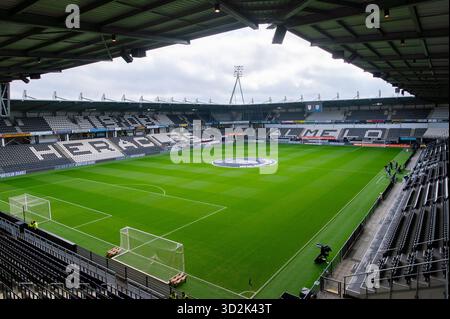 Almelo, Niederlande. November 2025. ALMELO, 11.02.2025, Stadion Asito, Saison 2025/2026, niederländischer Eredivisie Football, Spiel zwischen Heracles Almelo und PEC Zwolle, Bild zeigt Übersicht Stadion Credit: Pro Shots/Alamy Live News Stockfoto