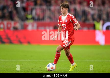 Tom Bischof (Bayern) München, 1. November 2025, Fußball, Bundesliga, FC Bayern München - Bayer 04 Leverkusen Stockfoto