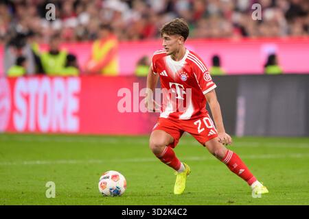 Tom Bischof (Bayern) München, 1. November 2025, Fußball, Bundesliga, FC Bayern München - Bayer 04 Leverkusen Stockfoto