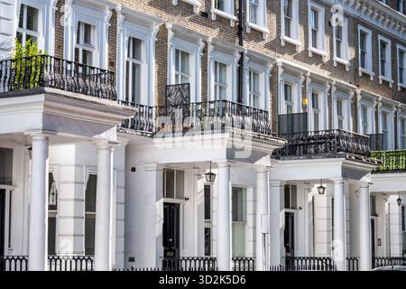 Traditionelle britische Einfamilienhäuser in Chelsea, London Stockfoto