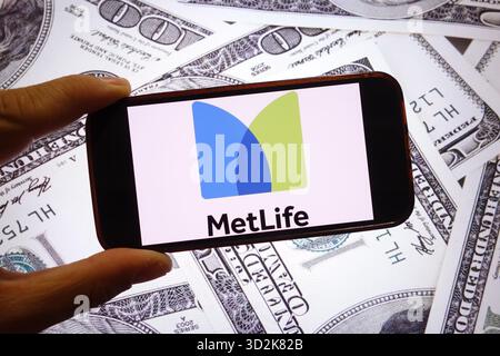Polen. September 2025. In dieser Fotoabbildung wird das MetLife Firmenlogo auf einem Smartphone-Bildschirm angezeigt. Quelle: SOPA Images Limited/Alamy Live News Stockfoto