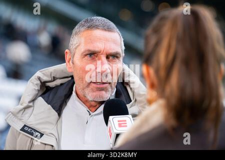 Almelo, Niederlande. November 2025. ALMELO, 11.02.2025, Stadion Asito, Saison 2025/2026, niederländischer Eredivisie Football, Spiel zwischen Heracles Almelo und PEC Zwolle, Foto zeigt Heracles Almelo Coach Hendrie Kruzen Credit: Pro Shots/Alamy Live News Stockfoto