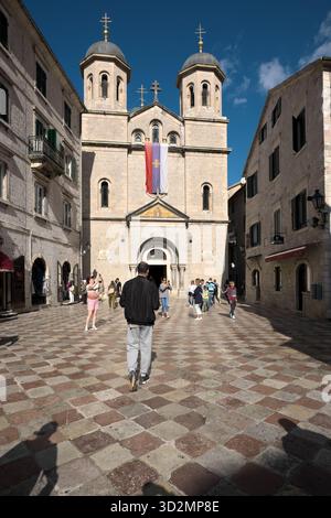 Das Volk und die Kirche des Heiligen Nikolaus, Kotor, Montenegro Stockfoto
