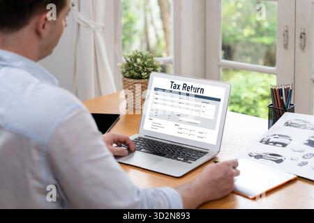 Online-Formular für die Steuererklärung zur Einreichung des Formulars für die Einkommensteuererklärung für Einzelpersonen auf der Internetseite. Web für Steuerzahlungen und Steuererklärungen. Taxa Stockfoto