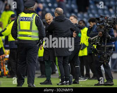 Hampden Park, Glasgow, Großbritannien. November 2025. Halbfinale des schottischen Premier Sports Cup, Rangers gegen Celtic; Interimsmanager Martin ONeill und Interimstrainer Shaun Maloney von Celtic am Ende des Spiels Credit: Action Plus Sports/Alamy Live News Stockfoto