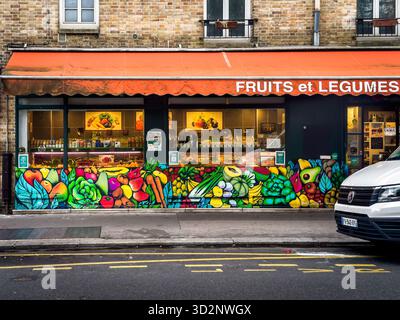 Paris, Frankreich, 13. September 2023, Blick auf ein Obst- und Gemüseladen im 20. Bezirk der Hauptstadt Stockfoto