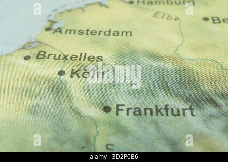 Das Bild ist ein Kartenabschnitt, der deutsche Großstädte wie Amsterdam, Brüssel und Frankfurt zeigt. Es scheint Teil eines größeren atlas oder Einsatzes zu sein Stockfoto
