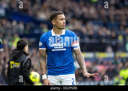 Glasgow, Großbritannien. November 2025. Celtic spielte im Halbfinale des Premier Sports Cup im Hampden Park in Glasgow, Schottland. Das Endresultat nach der Verlängerung war Celtic 3:1 Rangers. Celtic spielt nun im Finale gegen St. Mirren FC. Bild von James Tavernier, Captain der Rangers, kurz vor einer Ecke. Quelle: Findlay/Alamy Live News Stockfoto