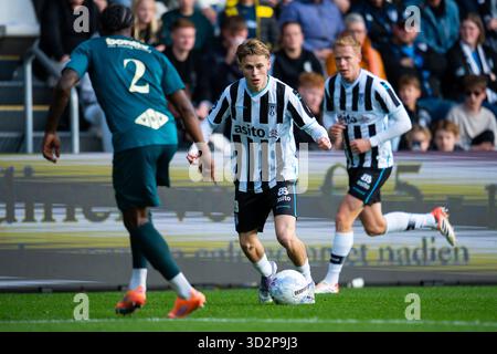 Almelo, Niederlande. November 2025. ALMELO, 11.02.2025, Stadion Asito, Saison 2025/2026, niederländischer Eredivisie Football, Spiel zwischen Heracles Almelo und PEC Zwolle, Foto zeigt Heracles Almelo Spieler Sil Blokhuis Credit: Pro Shots/Alamy Live News Stockfoto