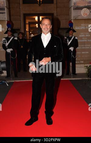 Rom, Italien. November 2025. Rom, Teatro Dell'Opera Gala Abend zur Premiere von 'Tosca', auf dem Foto: Alessandro Preziosi Credit: Independent Photo Agency/Alamy Live News Stockfoto