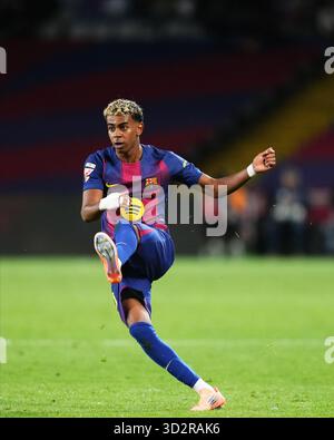 Barcelona, Spanien. November 2025. Lamine Yamal vom FC Barcelona während des La Liga EA Sports Spiels zwischen dem FC Barcelona und Elche CF spielte am 2. November 2025 im Lluis Companys Stadium in Barcelona, Spanien. (Foto: Bagu Blanco/PRESSIN) Credit: PRESSINPHOTO SPORTS AGENCY/Alamy Live News Stockfoto