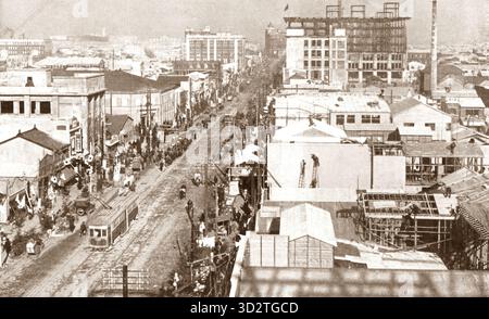 Vintage-Foto von Ginza 4-Chome nach dem Großen Kanto-Erdbeben in Tokio, Japan - 1923 Stockfoto