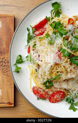 Spaghetti-Pasta-Komposition, Herbststimmung von oben Stockfoto