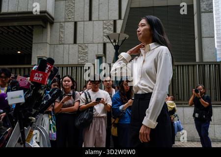 Hongkong, Hongkong. November 2025. Vivian Kong man Wai bei einem Pressegespräch, um ihre Kandidatur am 3. November 2025 in Hongkong bekannt zu geben. Vivian Kong, die ehemalige Fechterin aus hongkong und olympiasiegerin, gibt heute ihre Kandidatur für die bevorstehenden Parlamentswahlen bekannt. (Foto: Vernon Yuen/Nexpher Images/SIPA USA) Credit: SIPA USA/Alamy Live News Stockfoto