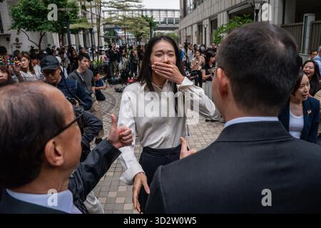 Hongkong, Hongkong. November 2025. Vivian Kong man Wai nach einem Pressegespräch, um ihre Kandidatur am 3. November 2025 in Hongkong bekannt zu geben. Vivian Kong, die ehemalige Fechterin aus hongkong und olympiasiegerin, gibt heute ihre Kandidatur für die bevorstehenden Parlamentswahlen bekannt. (Foto: Vernon Yuen/Nexpher Images/SIPA USA) Credit: SIPA USA/Alamy Live News Stockfoto