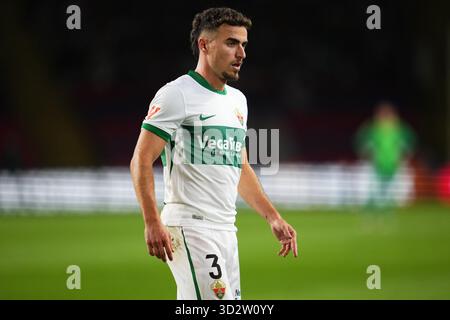 Barcelona, Spanien. November 2025. Adria Pedrosa von Elche CF spielte am 2. November 2025 im Lluis Companys Stadion in Barcelona, Spanien, während des La Liga EA Sports Spiels zwischen dem FC Barcelona und Elche CF. (Foto: Bagu Blanco/PRESSIN) Credit: PRESSINPHOTO SPORTS AGENCY/Alamy Live News Stockfoto