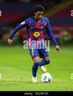 Barcelona, Spanien. November 2025. Alejandro Balde vom FC Barcelona während des La Liga EA Sports Spiels zwischen dem FC Barcelona und Elche CF spielte am 2. November 2025 im Lluis Companys Stadion in Barcelona, Spanien. (Foto: Bagu Blanco/PRESSIN) Credit: PRESSINPHOTO SPORTS AGENCY/Alamy Live News Stockfoto