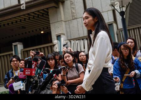 Hongkong, Hongkong. November 2025. Vivian Kong man Wai bei einem Pressegespräch, um ihre Kandidatur am 3. November 2025 in Hongkong bekannt zu geben. Vivian Kong, die ehemalige Fechterin aus hongkong und olympiasiegerin, gibt heute ihre Kandidatur für die bevorstehenden Parlamentswahlen bekannt. (Foto: Vernon Yuen/Nexpher Images/SIPA USA) Credit: SIPA USA/Alamy Live News Stockfoto