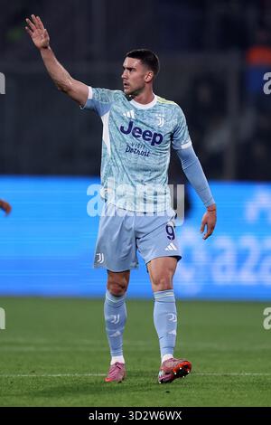 Dusan Vlahovic vom Juventus FC Gesten während des Spiels der Serie A zwischen uns Cremonese und Juventus FC im Stadio Giovanni Zini am 1 . November 2025 in Cremona Italien . Stockfoto