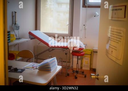 Frankreich. November 2025. Schließung des Entbindungskrankenhauses Lilas, einer ikonischen und historischen Stätte des Feminismus - 01/11/2025 - Frankreich/Ile-de-France (Region) - Gerard Cambon/Le Pictorium Credit: LE PICTORIUM/Alamy Live News Stockfoto