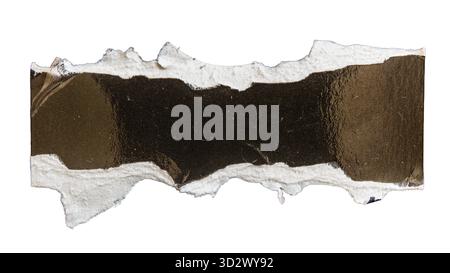Ein Stück zerrissenes schwarzes Papier mit weißer abgerissener Kante, isoliert auf weißem Hintergrund mit Beschneidungspfad Stockfoto