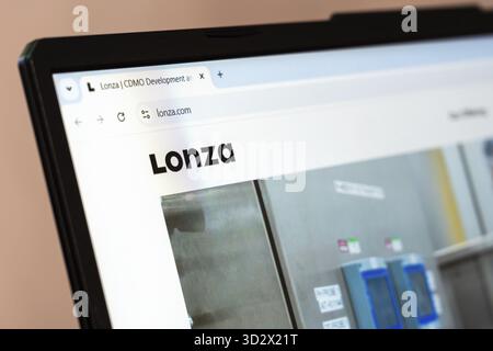 New York, USA – 26. Januar 2025: Offizielle Website von Lonza, auf der CDMO-Lösungen vorgestellt werden Stockfoto