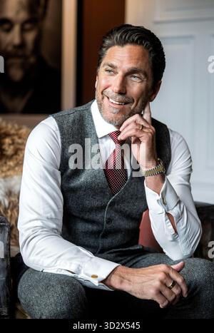 Stockholm, Schweden. November 2025. Henrik Lundqvist, ehemaliger schwedischer Eishockeytorhüter für die New York Rangers, fotografiert am 3. November 2025 in Stockholm, Schweden. Foto: Claudio Bresciani/TT/Code 10090 dieser Text ist automatisch übersetzt Credit: TT News Agency/Alamy Live News Stockfoto