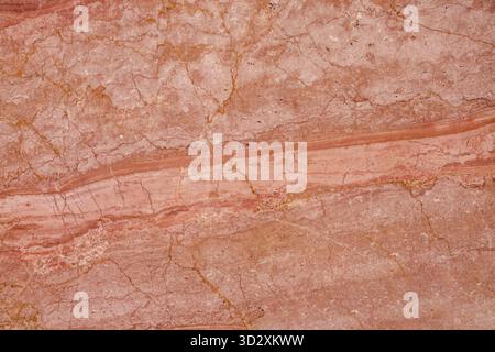 Terrakottafarbene Marmor-Textur mit natürlichen Adern, perfekt für anspruchsvolle Innenräume Stockfoto