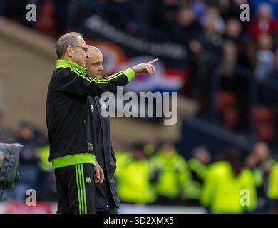 Hampden Park, Glasgow, Großbritannien. November 2025. Halbfinale des schottischen Premier Sports Cup, Rangers gegen Celtic; Interimsmanager Martin ONeill und Interimstrainer Shaun Maloney Credit: Action Plus Sports/Alamy Live News Stockfoto