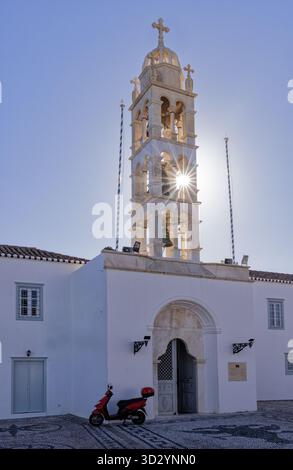 Spetses, Griechenland; das Kloster Orthodoxe Kirche Agios Nikolaos und Glockenturm; Spetses, griechische Inseln, Griechenland Stockfoto