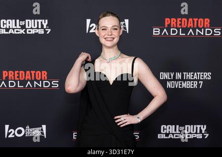 Los Angeles, USA. November 2025. Elle Fanning nimmt am 3. November 2025 an der Premiere von PREDATOR: BADLANDS in den 20th Century Studios im TCL Chinese Theatre in Los Angeles Teil. (Foto: Corine Solberg/SIPA USA) Credit: SIPA USA/Alamy Live News Stockfoto
