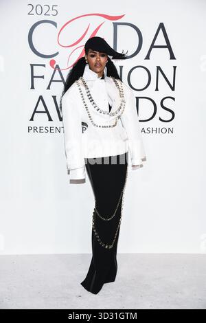 New York, USA. November 2025. Teyana Taylor ging auf dem roten Teppich bei den CFDA Fashion Awards 2025, die am 3. November 2025 im American Museum of Natural History in New York, NY, stattfanden. (Foto: Anthony Behar/SIPA USA) Credit: SIPA USA/Alamy Live News Stockfoto