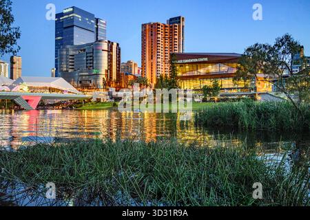 Skyline von Adelaide City im Frühling Stockfoto